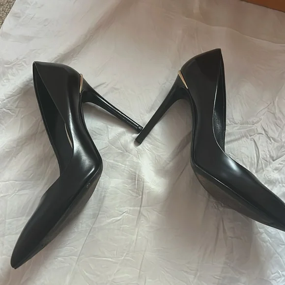 Shoes - Picture 2 of 6